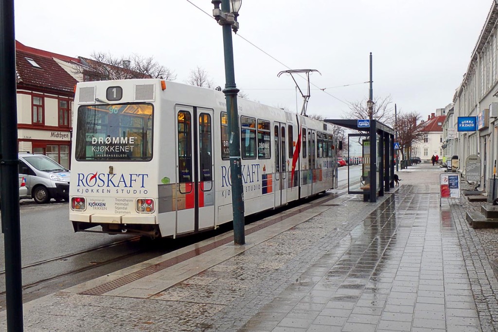 tram-waiting-at-a-stop-in-trondheim