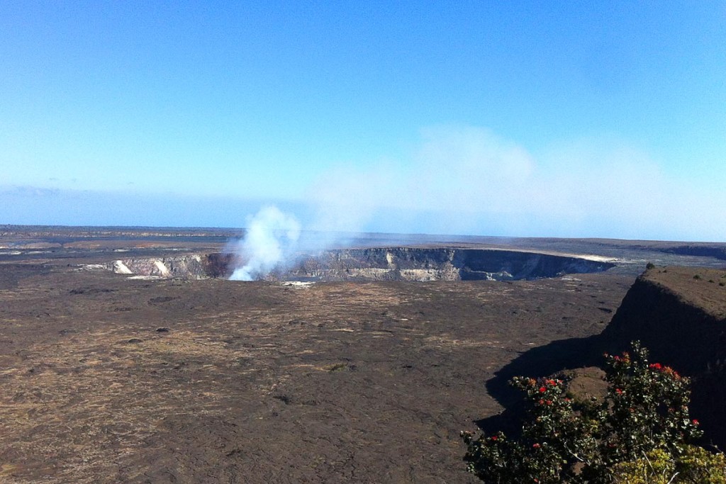 kilauea-crater-smoking-hawaii