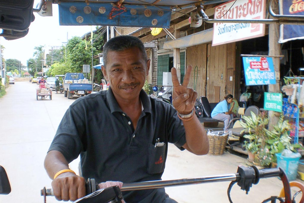 tuk-tuk-driver-sukhothai-thailand