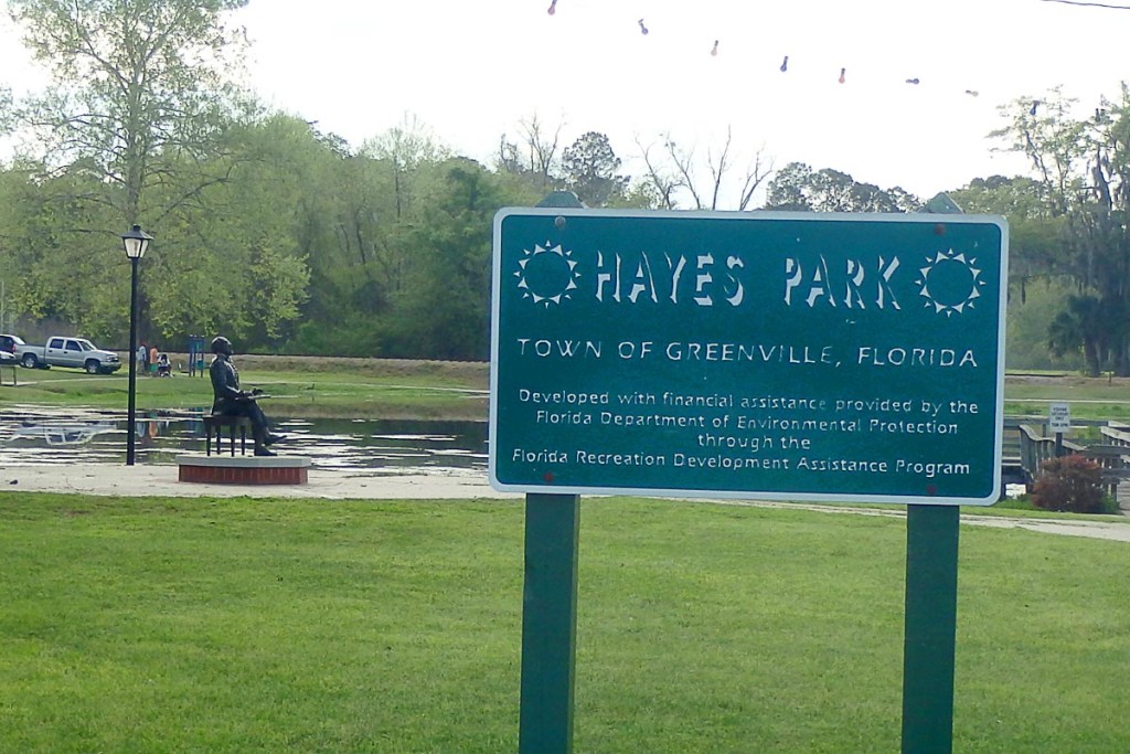 haffye-hays-park-sign-and-ray-charles-statue-greenville