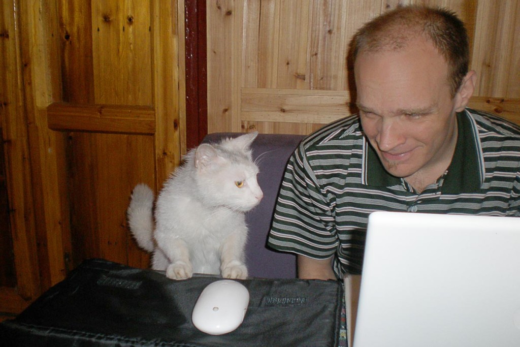 jeremy-cat-wuhan-pathfinder-hostel-table