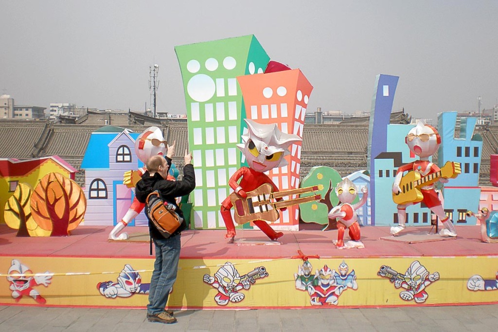 Cheering on a band during the Xi'an town wall walk.