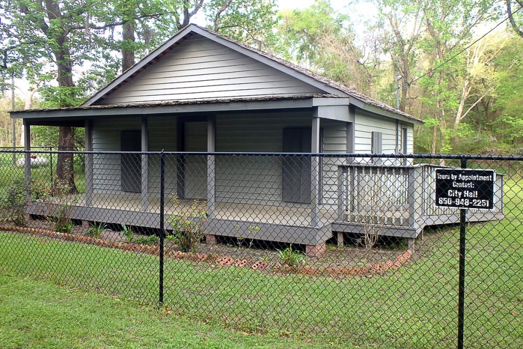ray-charles-childhood-home-behind-fence-greenville