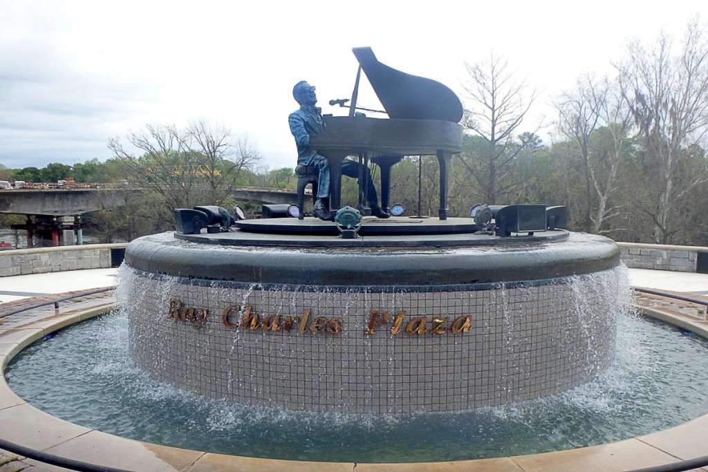 ray-charles-plaza-monument-albany-georgia