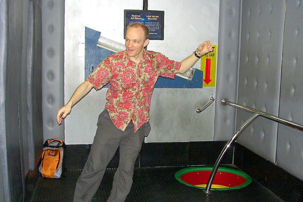 jeremy-balancing-crazy-room-planetarium-kl-malaysia