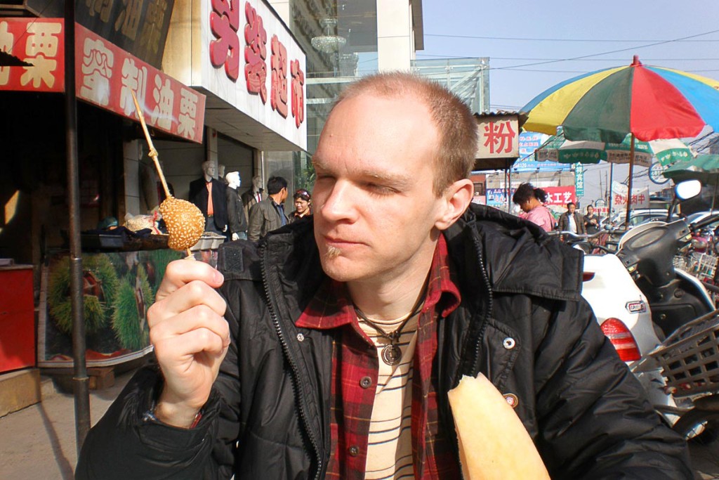 Fried sesame and bean paste balls. Great for dessert, heavy for insulin.