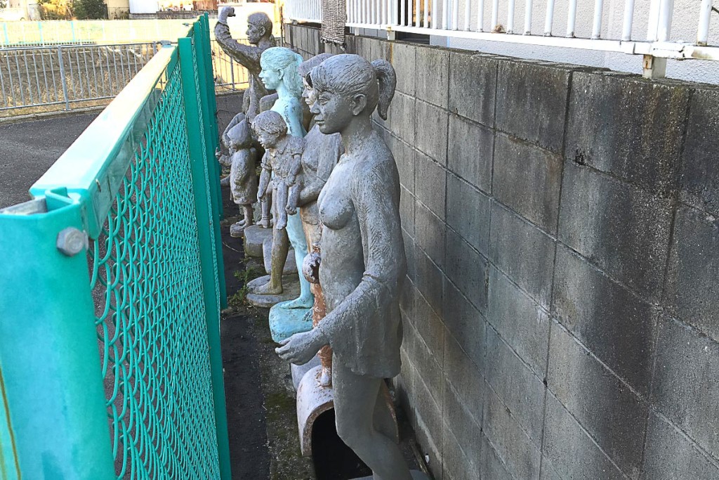 naked-family-statues-yamamoto-yao-japan