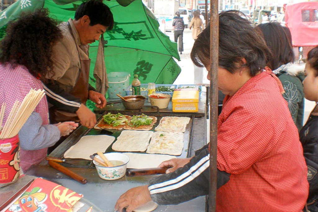 street-vendor-making-bread-snacks-kaifeng-daytime