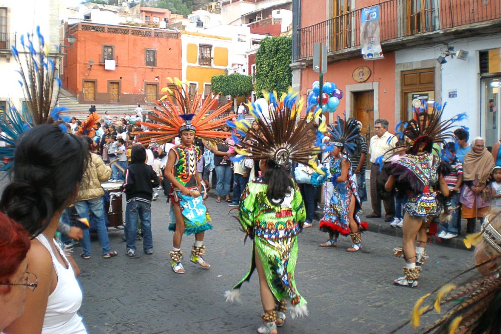 colorful-dancers-feathers-guanajuato-parade