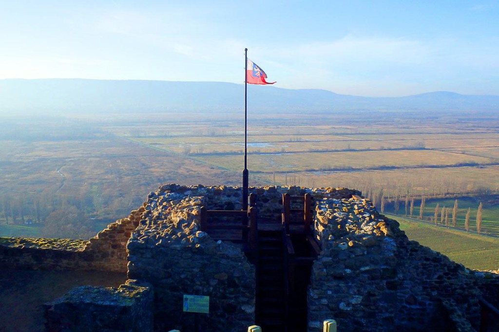 flag-top-szigliget-castle-hungary