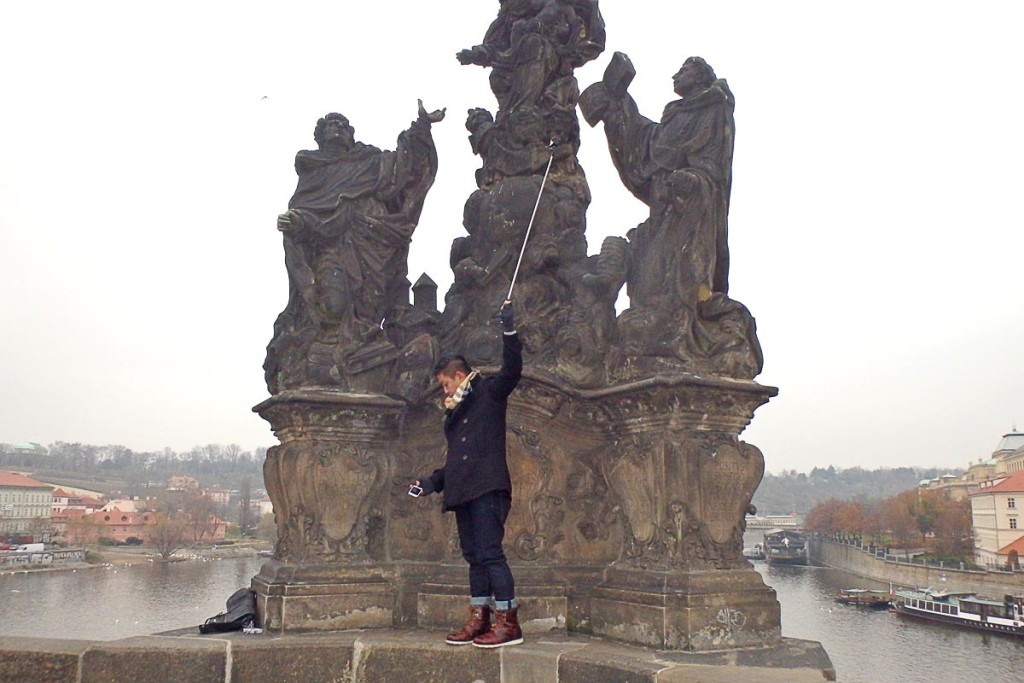 guy-with-selfie-stick-charles-bridge-prague