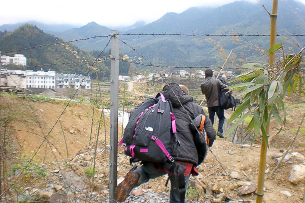 jeremy-climbing-barbed-wire-tangkou-china