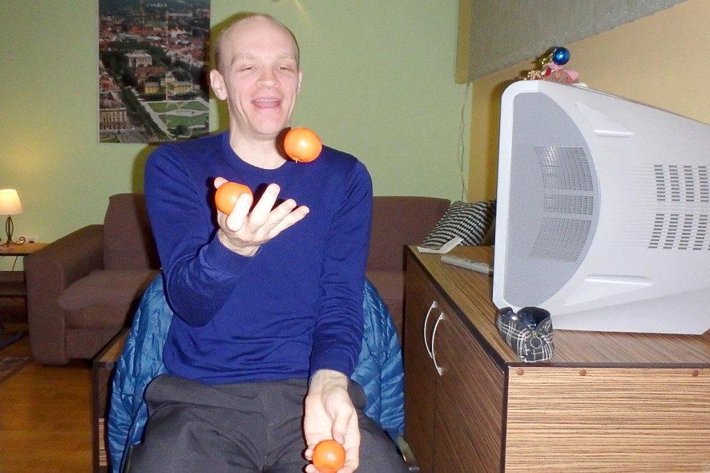 Apartman Lilly is big enough for me to practice my tangerine juggling.