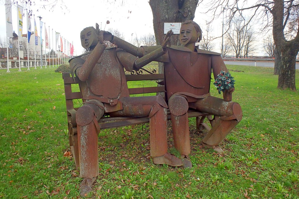 rusty-metal-statues-fighting-ptuj-slovenia
