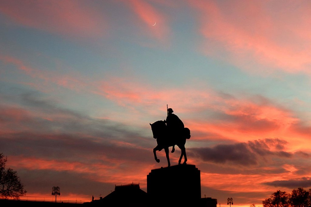 statue-moon-sunset-zagreb-croatia