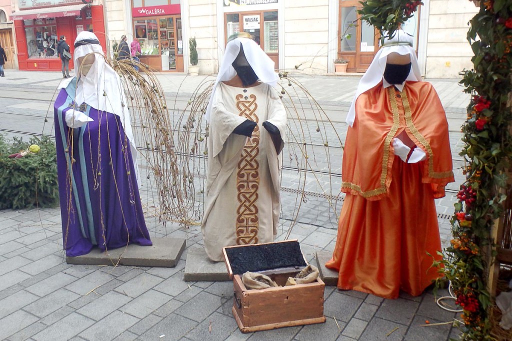 three-wise-men-street-scene-miskolc-hungary