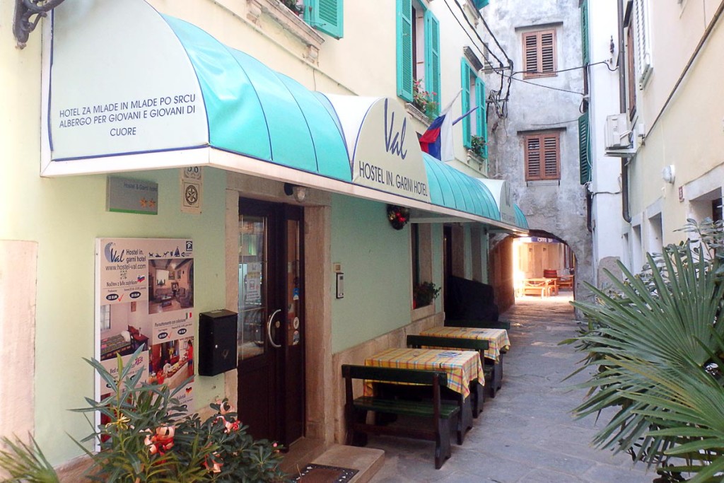 val-hostel-piran-slovenia-outside