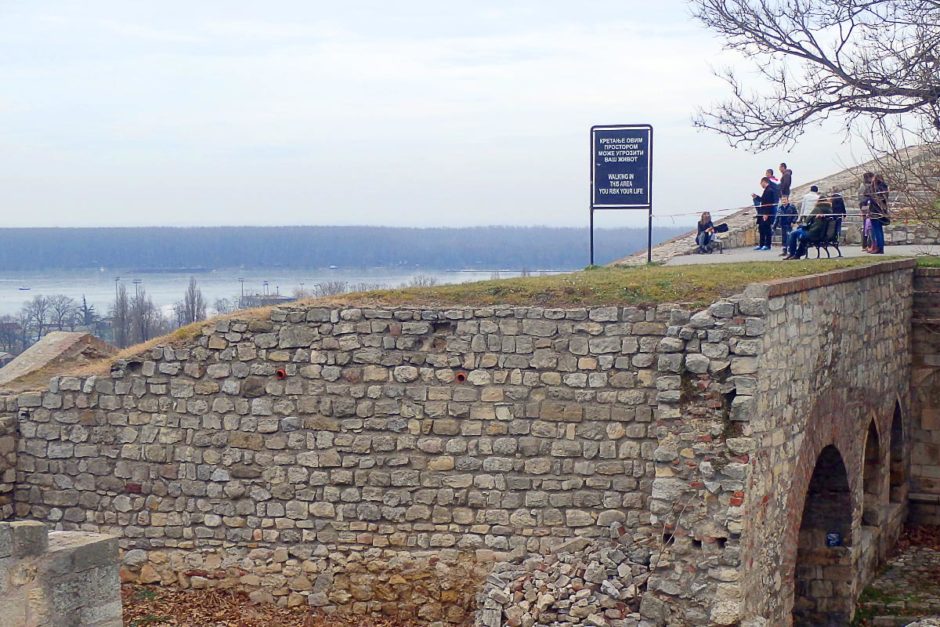 belgrade-fortress-wall-sign-people-river-sky