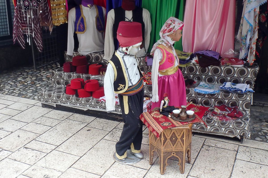 boy-girl-figures-clothes-stall-sarajevo