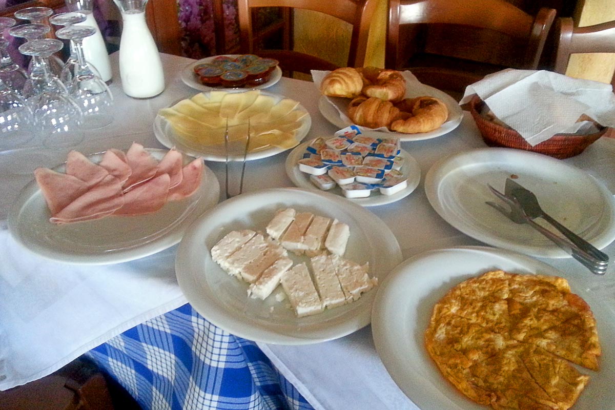 breakfast-buffet-tirana-albania