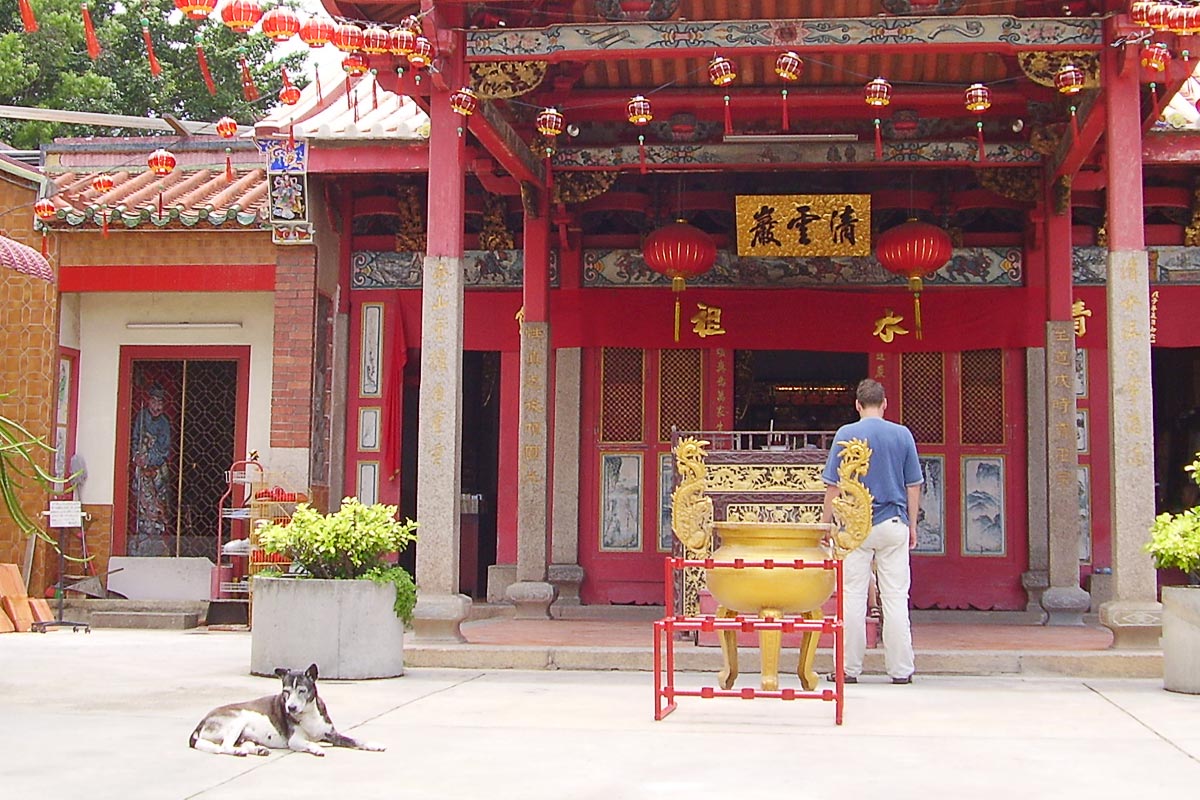 chinese-temple-with-dog-george-town