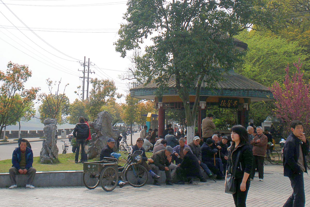 crowd-resting-tunxi-huangshan-china-street