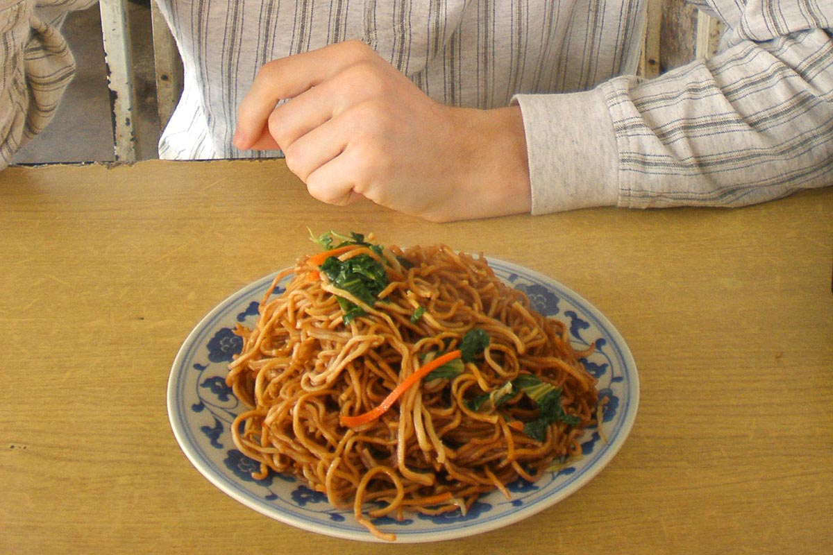 fried-noodles-street-tunxi-huangshan-china