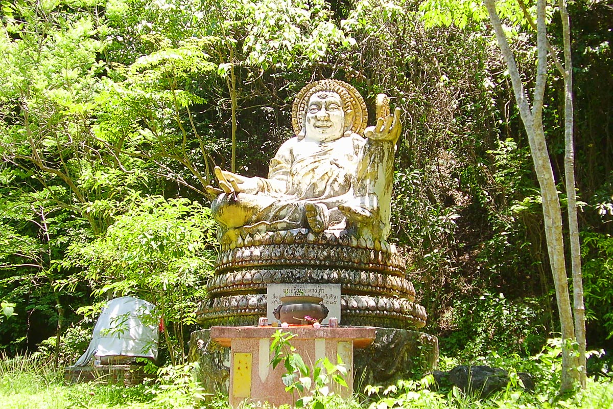 golden-buddha-green-trees-trang-thailand