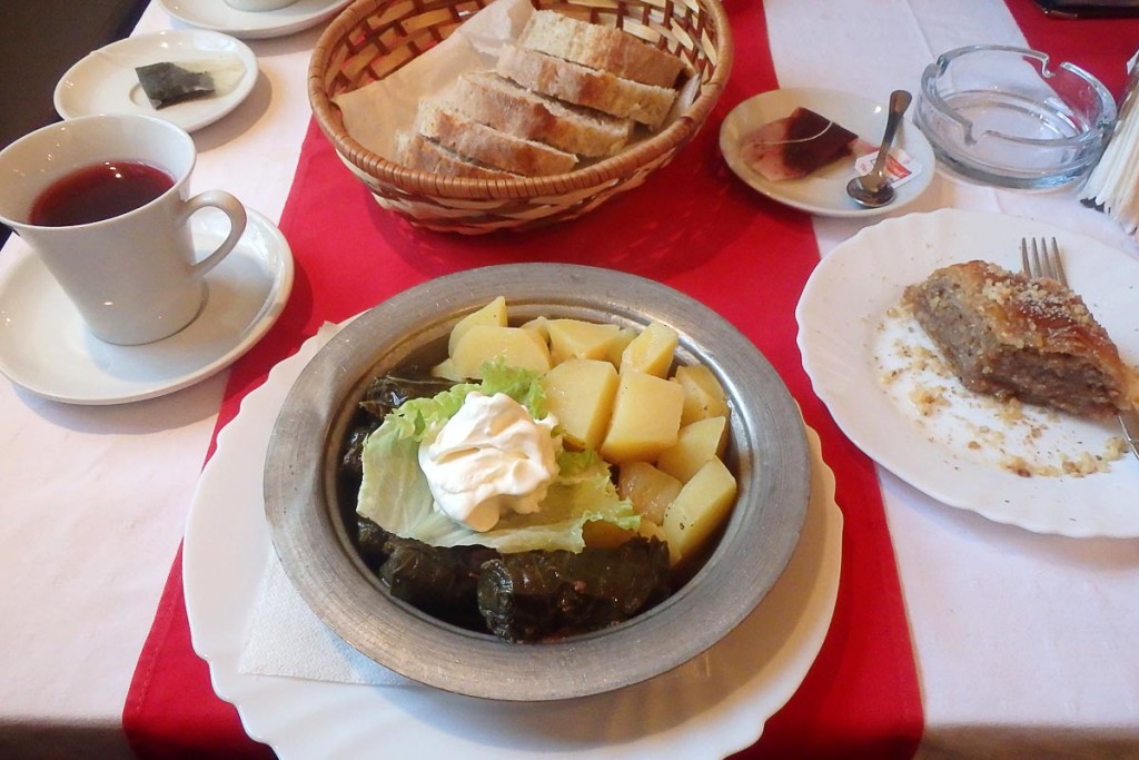 Japrak, bread, and baklava.