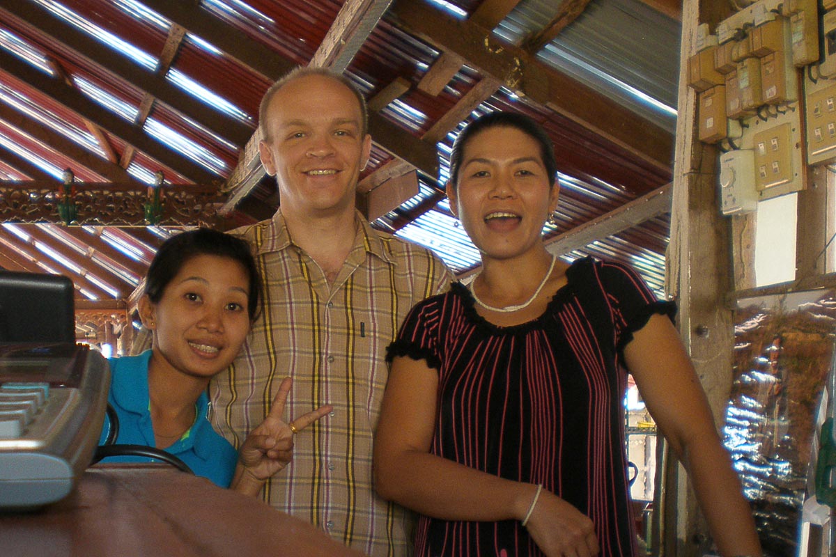 jeremy-vn-guesthouse-staff-kanchanaburi-thailand