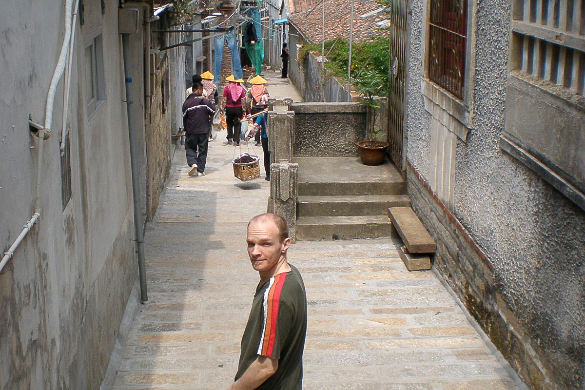 jeremy-with-chinese-conical-hats-gulangyu-china