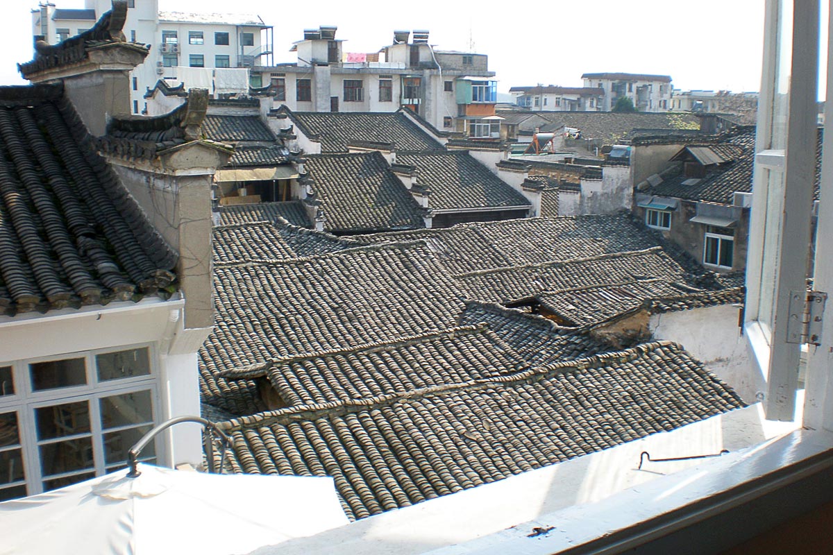 old-roofs-in-tunxi-huangshan-china