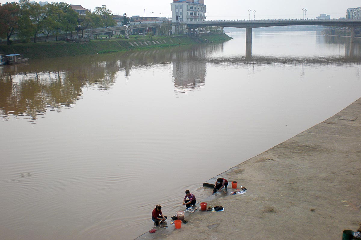 people-washing-river-tunxi-huangshan-china