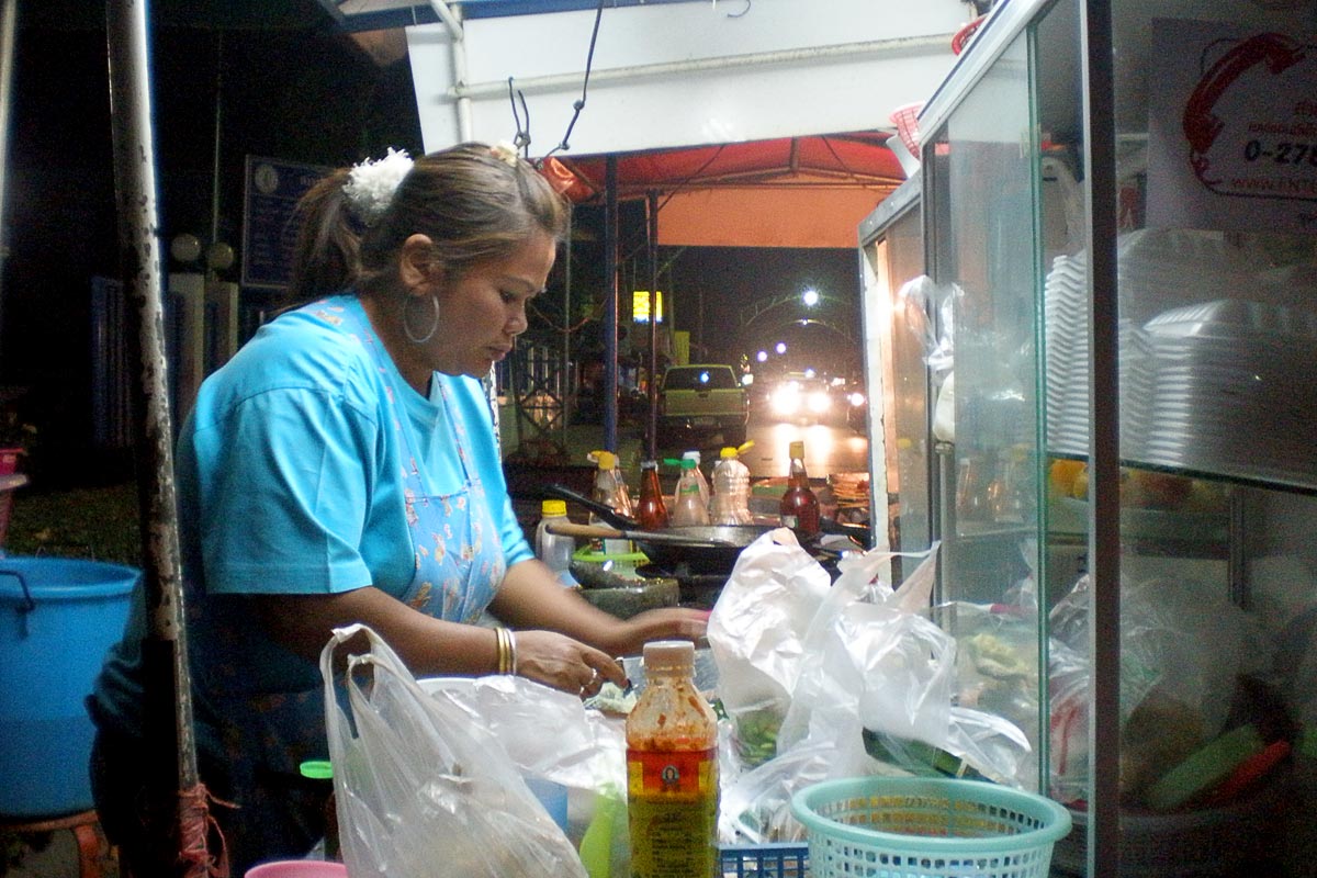 street-stall-food-vendor-woman-kanchanaburi