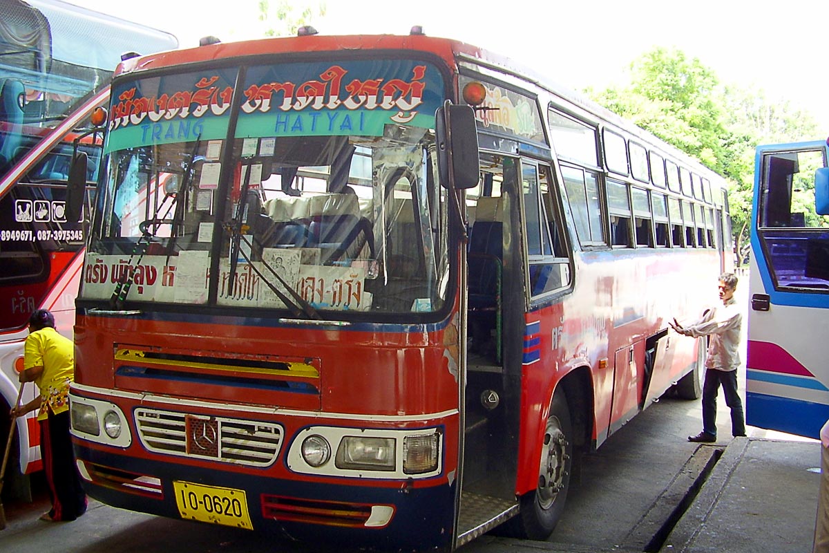 trang-hat-yai-bus-at-station