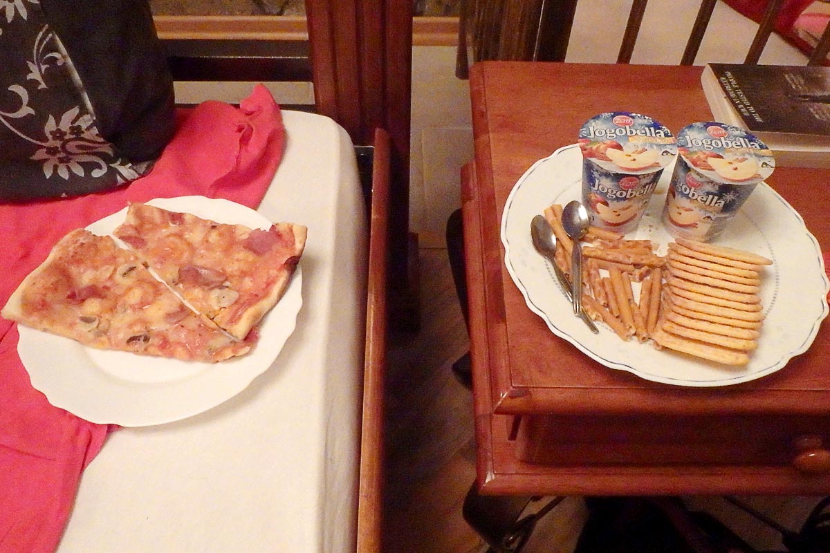 yogurt-pizza-dinner-guesthouse-room-ulcinj
