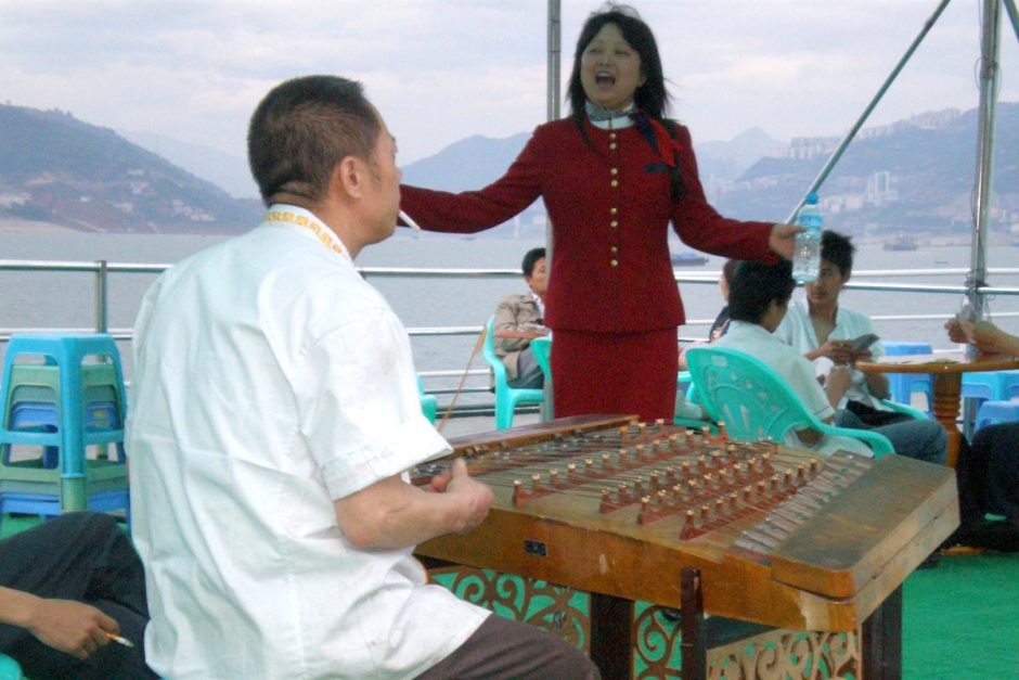 chinese-dulcimer-singer-yangtze-boat-china