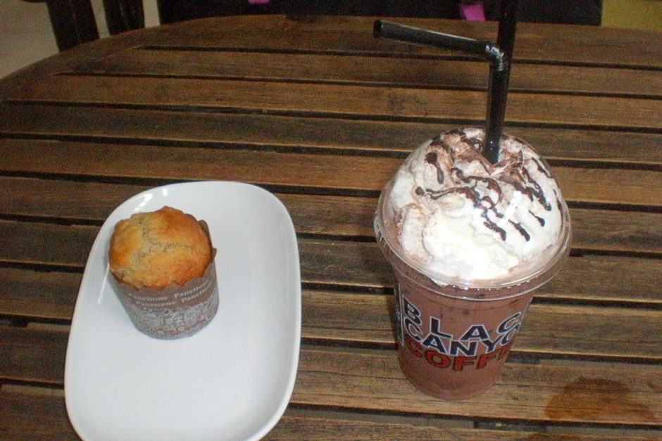 chocolate-shake-muffin-bangkok-train-station-thailand