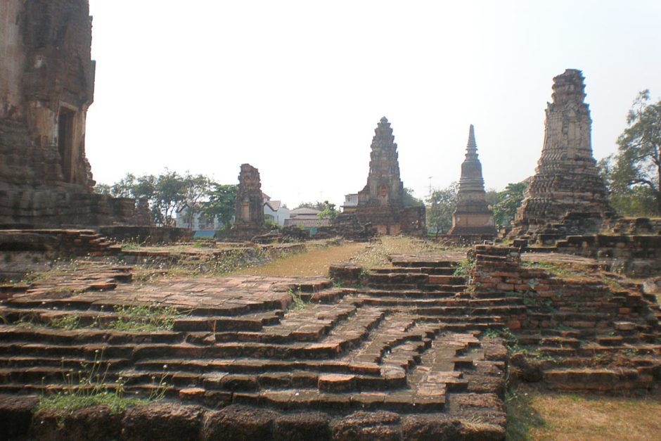 flat-brick-ruins-in-lopburi-thailand
