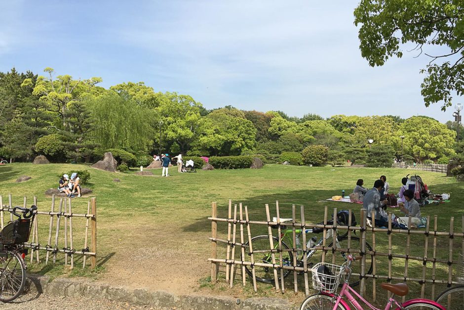 grass-park-akashi-castle-japan
