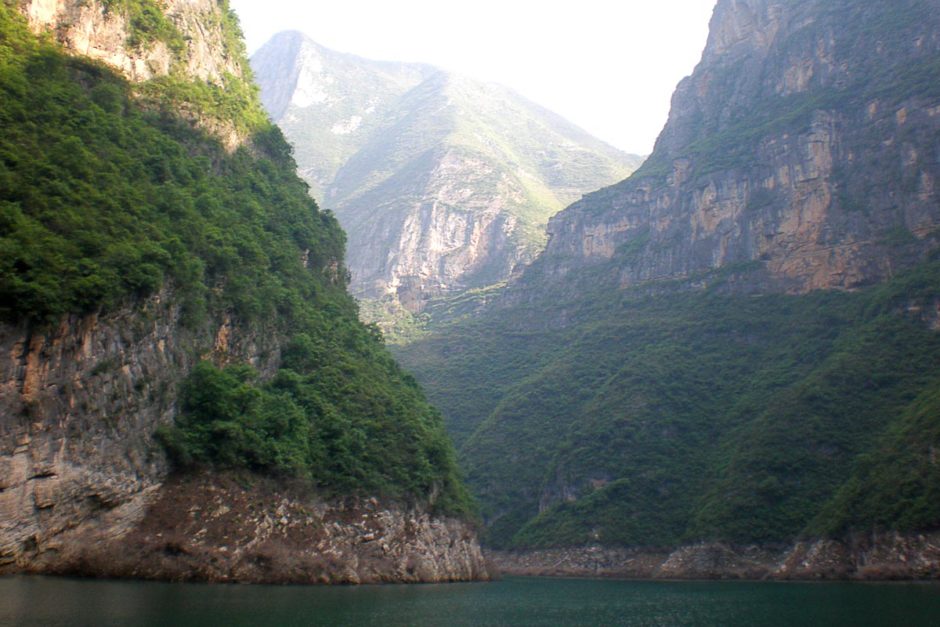 green-sunny-yangtze-gorge-landscape-china