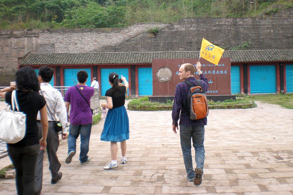 jeremy-tour-flag-fengdu-china