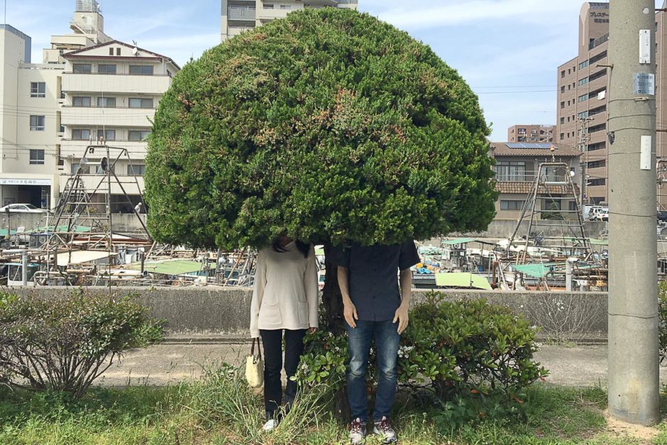 masayo-jeremy-head-in-tree-akashi-japan