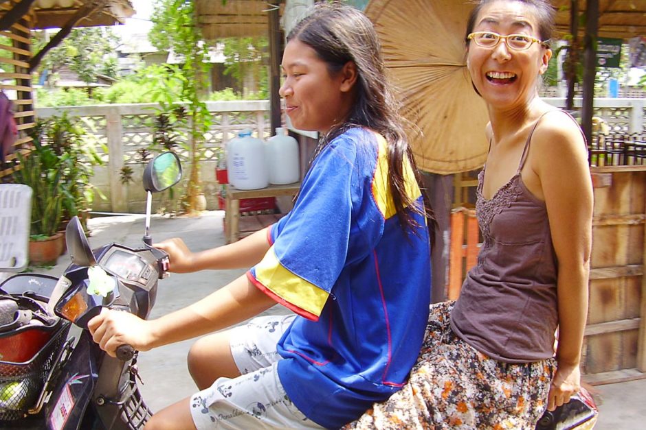 Aie, a girl from Myanmar working for Kae, takes Masayo on her daily run to the store.
