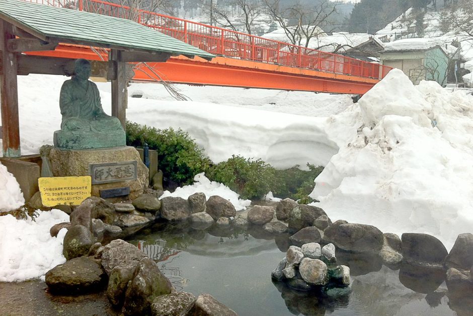 shrine-bridge-snow-pond-yumura-osaka