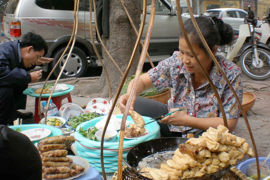street-food-vendor-woman-hanoi-vietnam