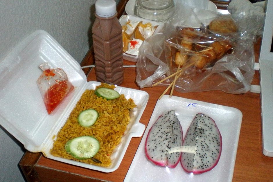 Street vendor dinner in Phitsanulok.