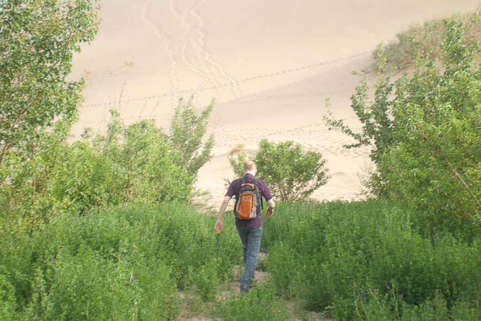 jeremy-walking-towards-sand-dunes-dunhuang-china