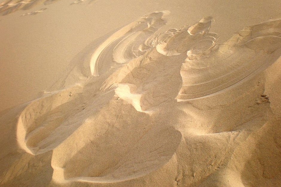 sand-angel-gobi-desert-dunhuang-china