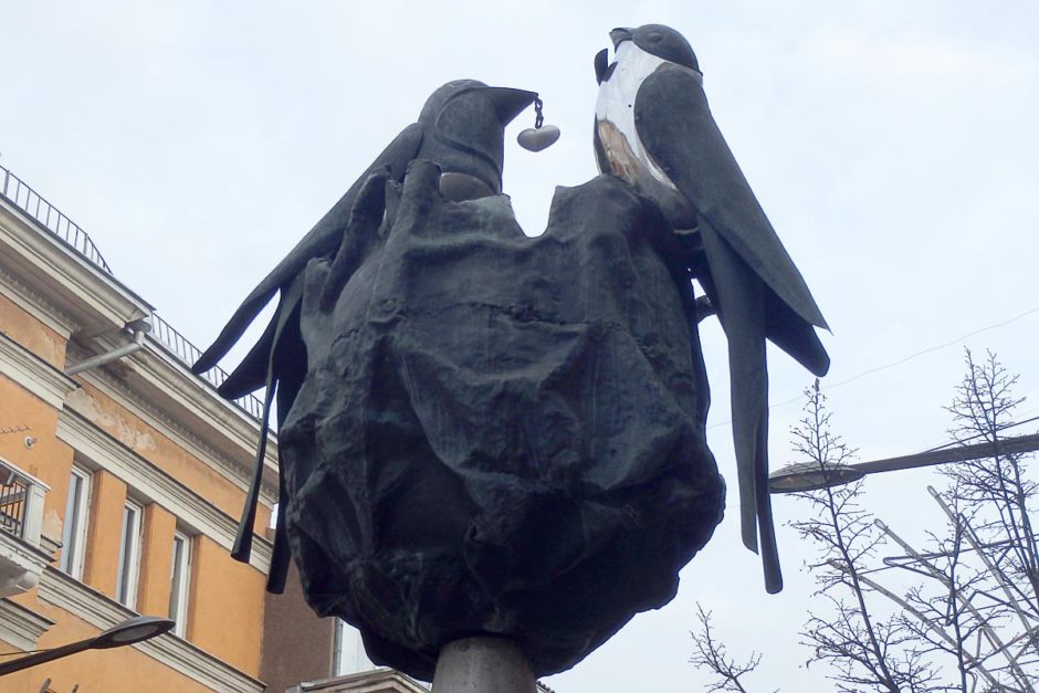 birds-sculpture-siauliai-city-center-sky